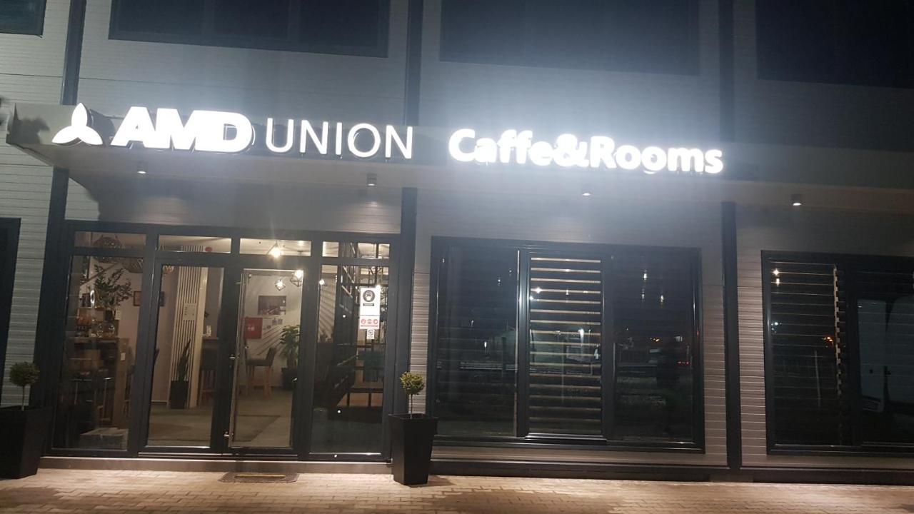 Amd Union Caffe & Rooms Kruševac Esterno foto